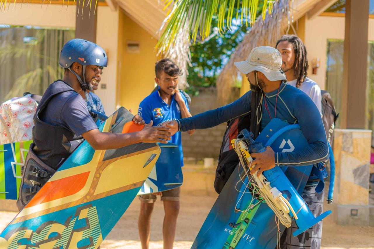 Blue Waves Kite Surfing Beach Resort Kalpitiya Kültér fotó